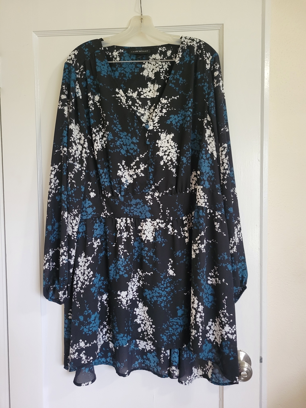 Lane Bryant Black Blue white Floral Tunic Long-Sleeve Blouse Plus size Size 24